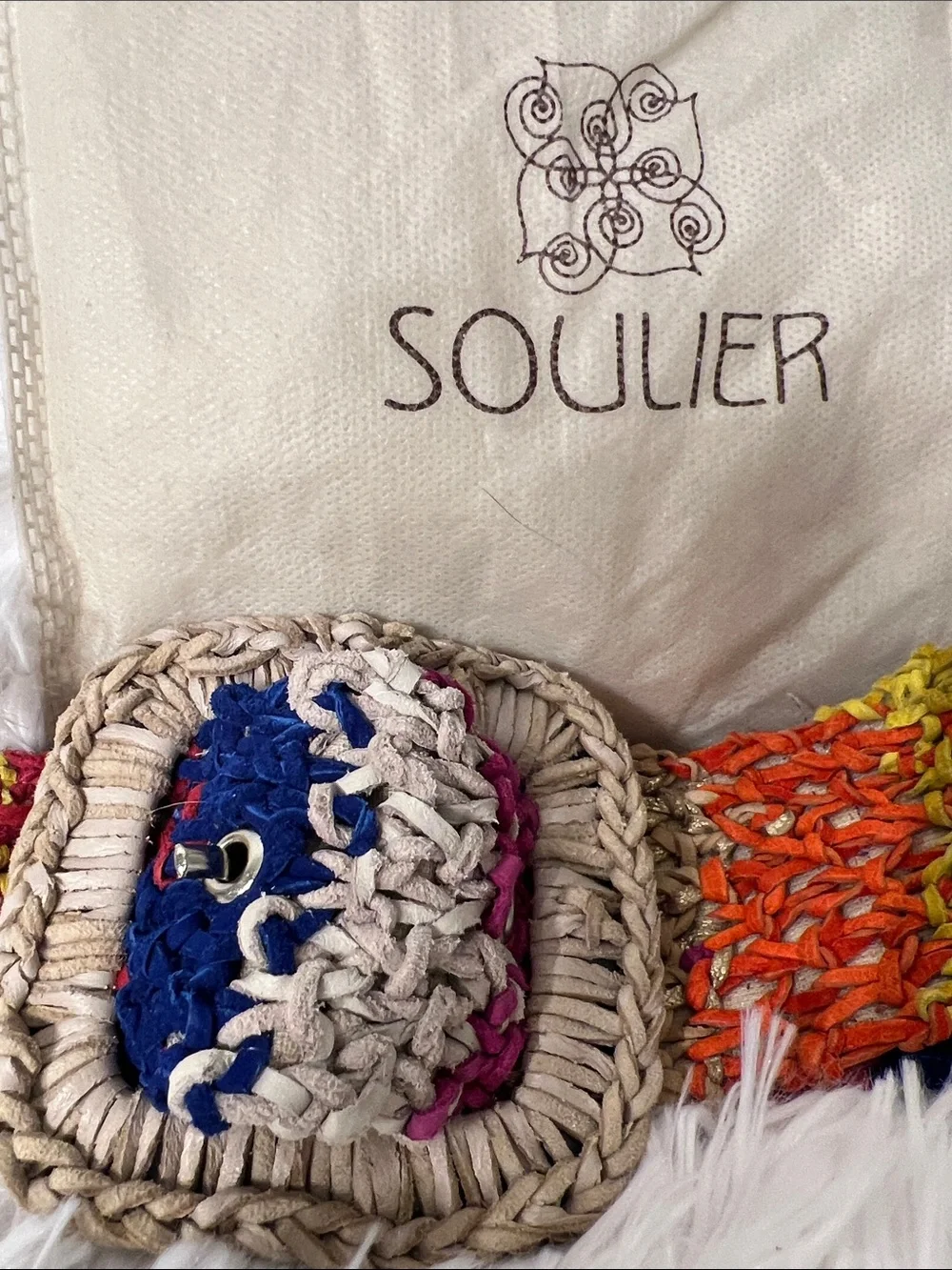 Soulier fun and unique multi color belt